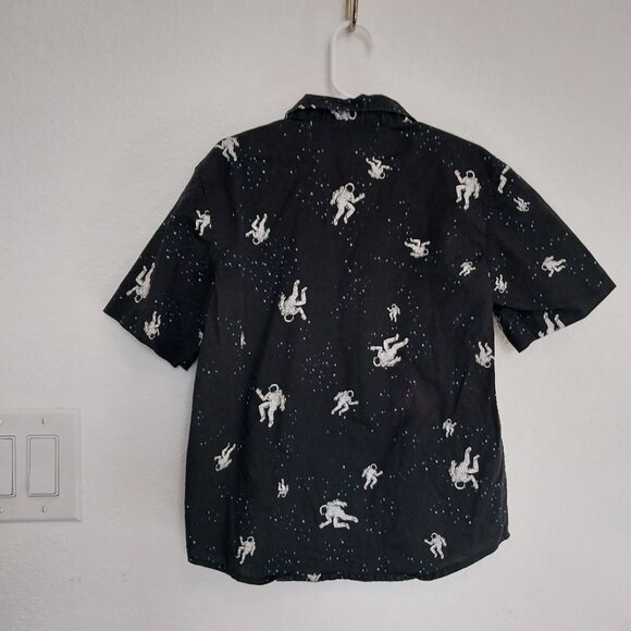 Old Navy: 2 Boys Space Button Shirt - Picture 6 of 11
